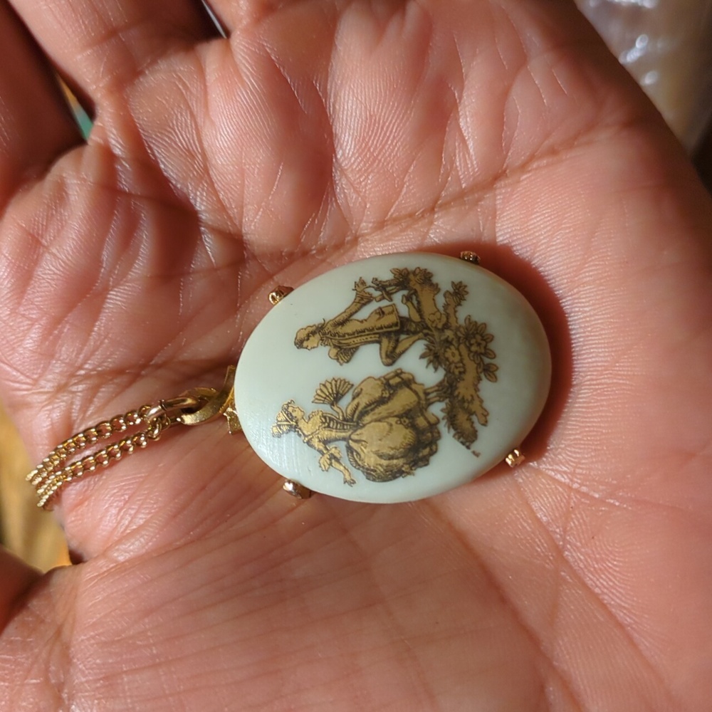 Vintage Cameo Elegant Gold Pendant Necklace, 24" Long